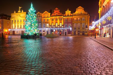 Noel gecesi Poznan şehrin gece ışıkları