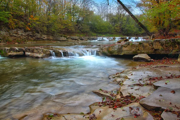 Mountain stream in autumn — Stock Photo, Image