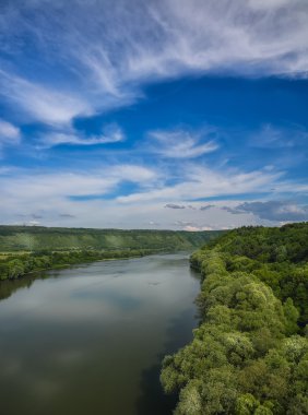 güzel bulutlar gökyüzünde Nehri