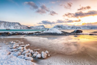 Amazing winter scenery with Haukland beach during sunset and snowy  mountain peaks near Leknes.  Location: Leknes, Vestvagoy, Lofotens, Norway
