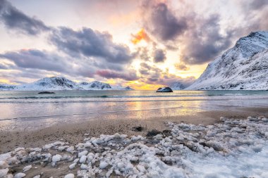 Amazing winter scenery with Haukland beach during sunset and snowy  mountain peaks near Leknes.  Location: Leknes, Vestvagoy, Lofotens, Norway