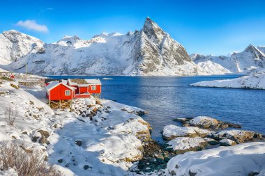 Hamnoy köyünde kış manzarası. Popüler turizm merkezi. Konum: Hamnoy, Moskenesoya, Lofoten; Norveç, Avrupa