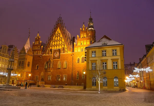 Luces nocturnas de la ciudad en la noche de Navidad en Wroclaw — Foto de Stock