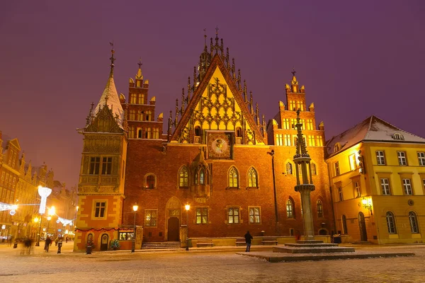 Luces nocturnas de la ciudad en la noche de Navidad en Wroclaw — Foto de Stock