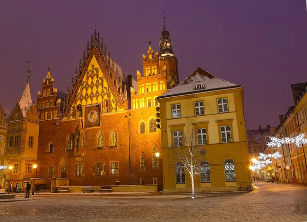 Luces nocturnas de la ciudad en la noche de Navidad en Wroclaw — Foto de Stock