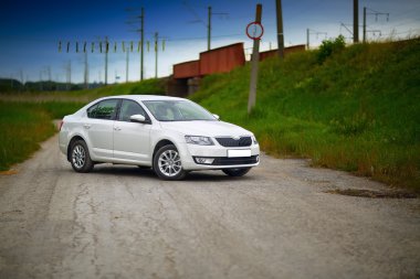 Bir arabanın ön görünüm 