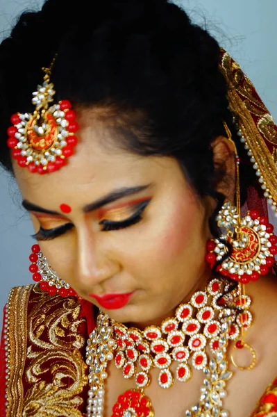 Indian BRIDAL Makeup , Bridal makeup hairstyle , Latest Indian bridal makeup . Wedding makeup images