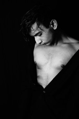 Yakışıklı bir adamın siyah portresi, uzun boylu, esmer ve yakışıklı, siyah ve beyaz, Vastav Kharat