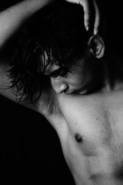 Yakışıklı bir adamın siyah portresi, uzun boylu, esmer ve yakışıklı, siyah ve beyaz, Vastav Kharat