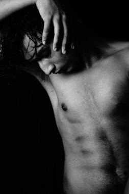 Yakışıklı bir adamın siyah portresi, uzun boylu, esmer ve yakışıklı, siyah ve beyaz, Vastav Kharat