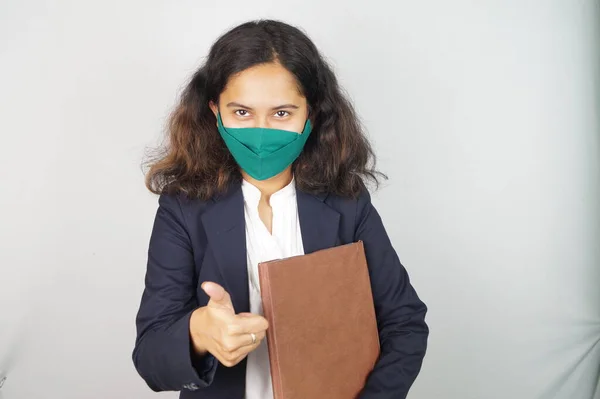 Ofiste Maskeli Kız, Corona Savaşçıları, yüz maskesi, dezenfektan görüntüler .