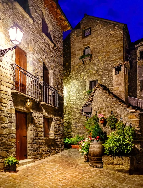 Mountain Village Night Architecture Stone Houses Balconies Flowers Illuminated Alleys — Stock Photo, Image