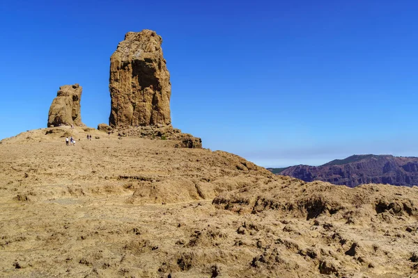 Gran Canaria adasında Roque Nublo adında dev bir dikey kaya. Korunan doğal park.