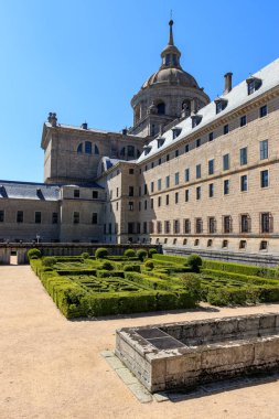 El Escorial Kraliyet Manastırı. Madrid 'in dışında büyük bir saray, İspanya ve Avrupa' nın eski krallarının evi. Unesco.