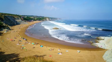 Sopelana Bask Bölgesi 'nin plaj ve uçurumlarında uzun süre kameraya çekiliyor. İspanya