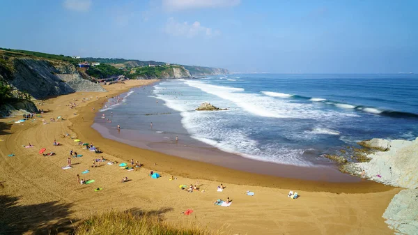 Sopelana Bask Bölgesi 'nin plaj ve uçurumlarında uzun süre kameraya çekiliyor. İspanya