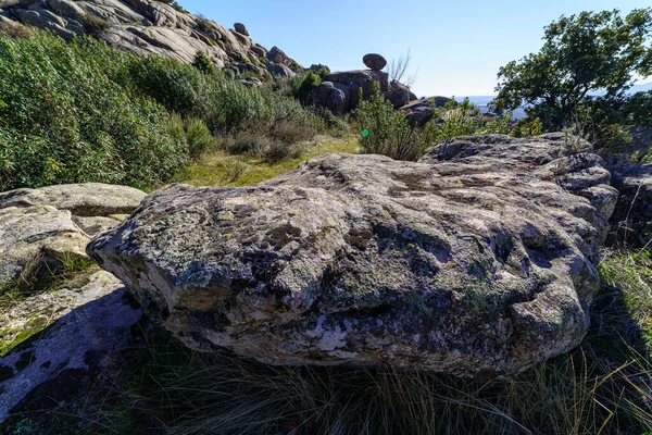 Lanskap Gunung Batu Granit Besar Formasi Batu Tinggi Dengan Berbagai — Stok Foto