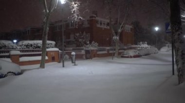 Tres Cantos, Madrid, İspanya, 8 Ocak 2021, Cuma gecesi Madrid 'e büyük bir kar fırtınası yağdı. İspanya.