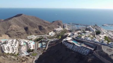 Porto Riko de Gran Canaria 'daki yazlıkların büyük şehirleşme manzarası. İspanya