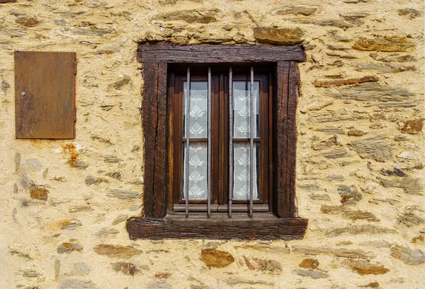 Wooden Window Old Facade Stone House Bright Colors Madrid — Stock Photo, Image