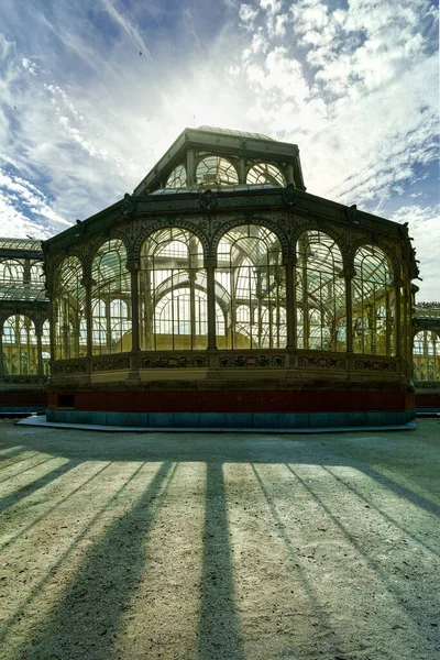 Silhueta Contra Sol Palácio Cristal Parque Público Retiro Madrid — Fotografia de Stock