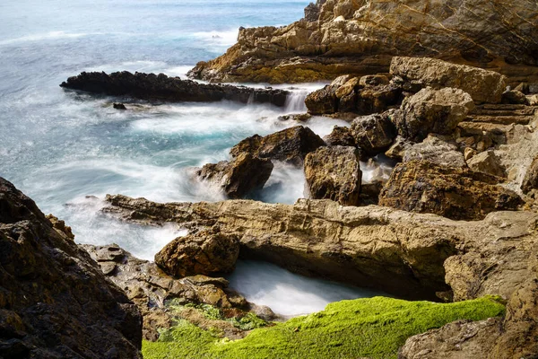 Olas Estrellándose Contra Rocas Acantilados Fotografías Larga Exposición Santander España —  Fotos de Stock