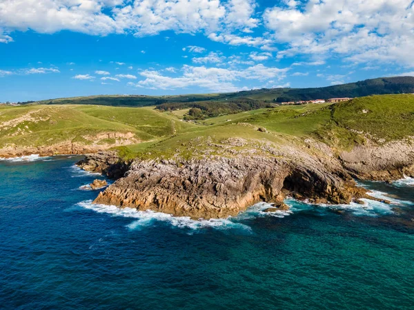 Vista Aérea Costa Con Acantilados Mar Cueva Roca Cantabria —  Fotos de Stock