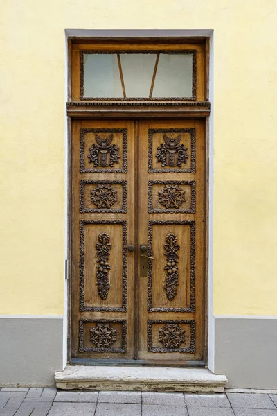 Ancienne Porte Bois Dans Façade Pittoresque Maison — Photo