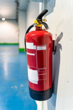 Soğutulmuş ürünler deposunda endüstriyel kullanım için yangın söndürücü