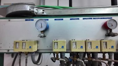 Dondurulmuş depoların endüstriyel soğutma kurulumu için saat ve kontrol mekanizmaları