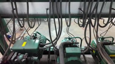 Büyük soğutma odaları için endüstriyel soğutma tesisatı kompresörleri, tüpleri ve diğer elementler