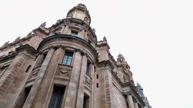 Barselona şehrinde etkileyici mimarisi olan büyük neoklasik binalar, Katalonya