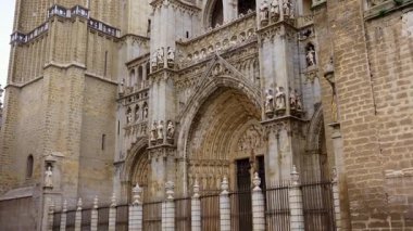Toledo Ortaçağ Katedrali 'nin ana cephesinin ayrıntıları, İspanya' nın insanlığın mirası.