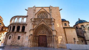 Valencia Gotik Katedrali 'nin arkasında, İspanya' nın başkenti Plaza de la Virgen 'de.