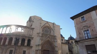 Valencia Gotik Katedrali 'nin arkasında, İspanya' nın başkenti Plaza de la Virgen 'de.