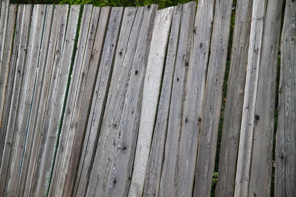Rickety Gray Unpainted Old Fence Sloping Boards — Stock Photo, Image