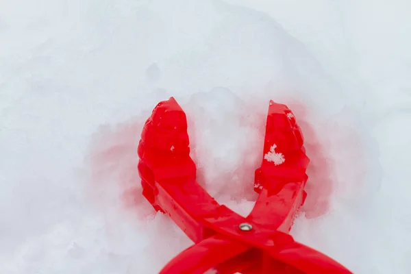 Dispositivos Para Hacer Bolas Nieve Nieve Derretida Durante Deshielo Para —  Fotos de Stock