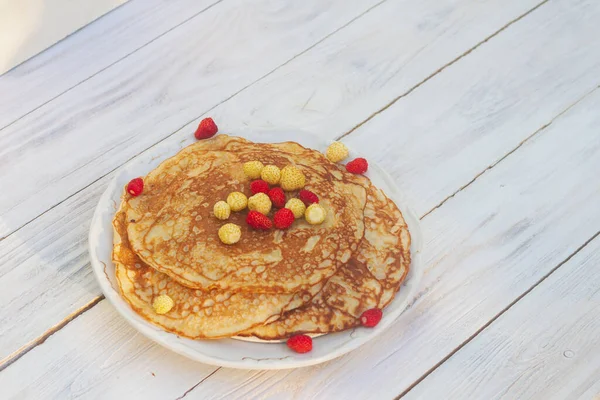 Russian Pancakes White Red Strawberries Plate — Stock Photo, Image