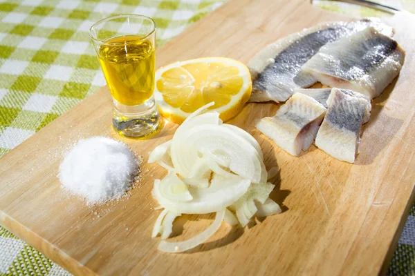 Fileto ringa soğan ve limon ile — Stok fotoğraf
