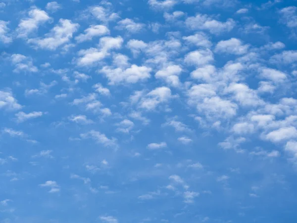 Banyak Awan Putih Kecil Berjalan Langit Biru Kristal Indah Alam — Stok Foto