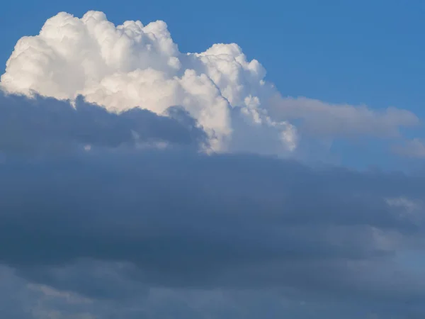 Sebuah Awan Cumulonimbus Besar Yang Indah Dan Lembut Tinggi Hari — Stok Foto