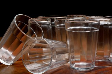 Cam bardak ahşap tablo