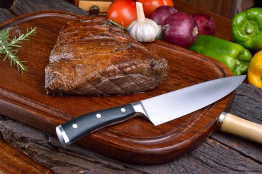 Kızartma picanha ahşap tahta üzerinde