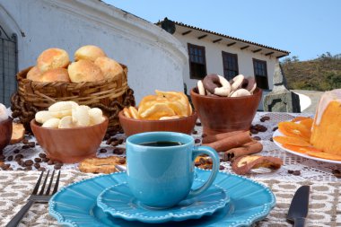 Abur cubur ile kahve fincanı