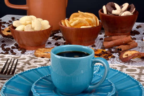 Xícara de café com lanches — Fotografia de Stock