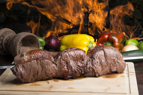 Carne asada con verduras — Foto de Stock