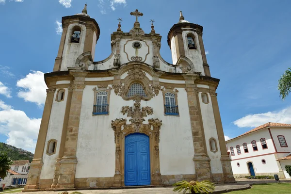 Церковь в историческом городе Уро-Прето — стоковое фото