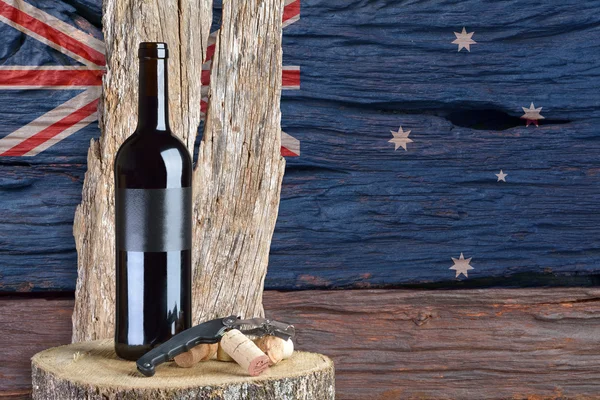 Garrafa de vinho com bandeira australiana — Fotografia de Stock