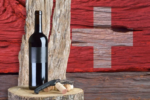 Botella de vino con bandera de Suiza —  Fotos de Stock