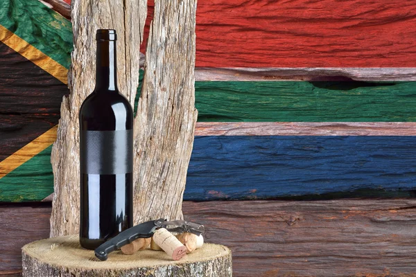 Garrafa de vinho com bandeira da África do Sul — Fotografia de Stock